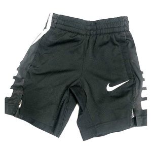 Boys 4/5 Nike active shorts